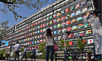 Photo-Journal_-Flying-the-Olympic-flags---The-Mainichi